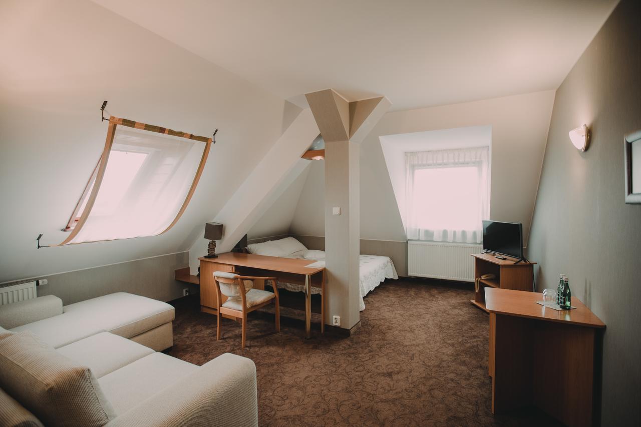 Hotel Restaurant Boss Miłosław 외부 사진