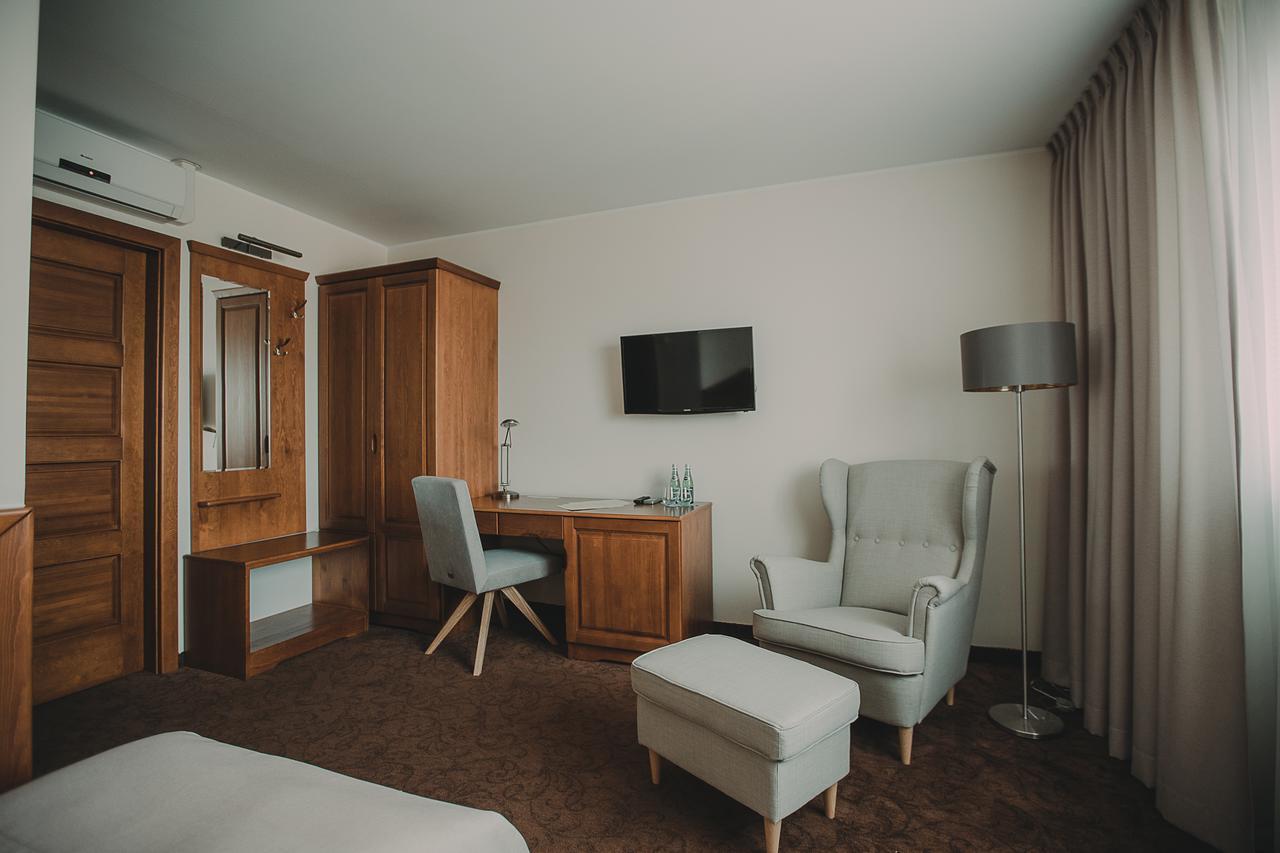 Hotel Restaurant Boss Miłosław 외부 사진