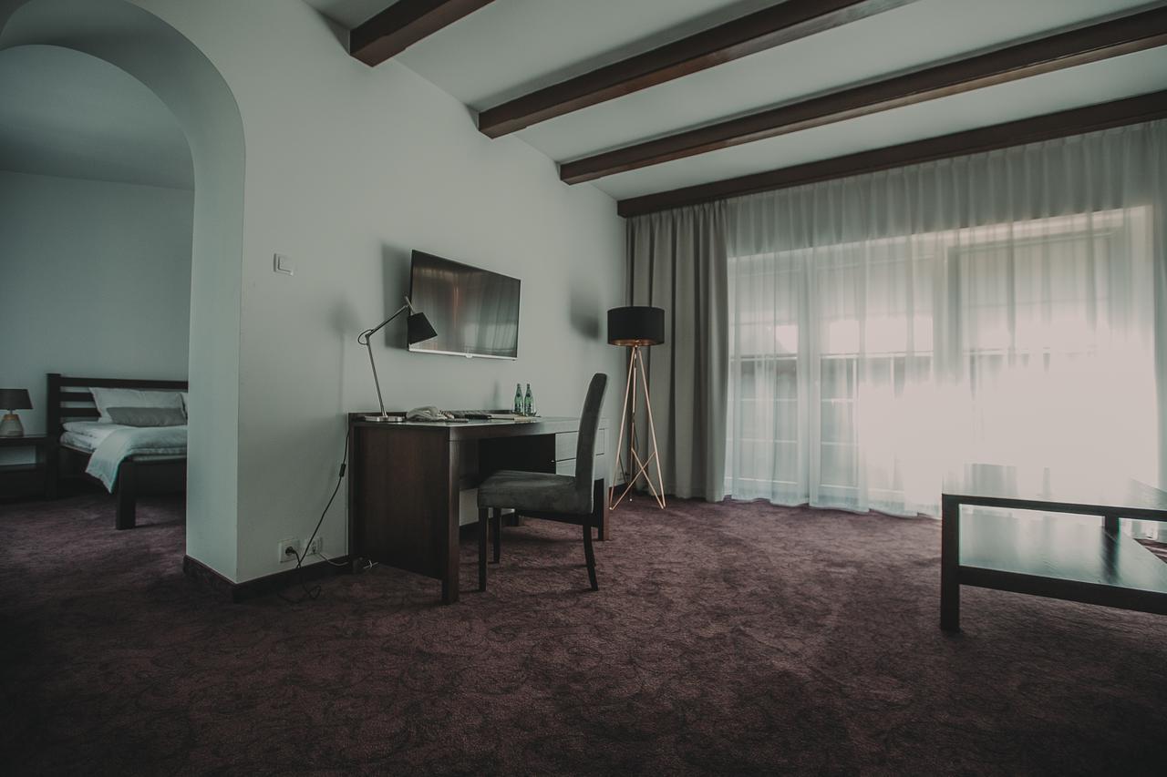 Hotel Restaurant Boss Miłosław 외부 사진