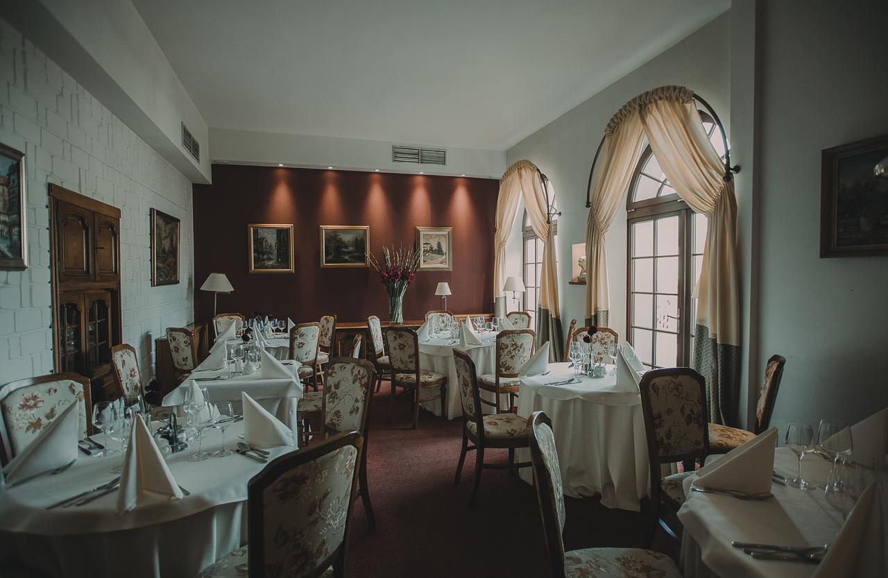 Hotel Restaurant Boss Miłosław 외부 사진
